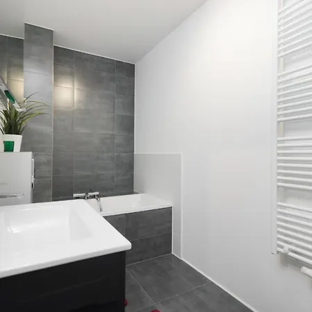 Pokoj Nr 1 Przy Ul. Sw. Barbary Ze Wspolna Lazienka I Kuchnia Appartement